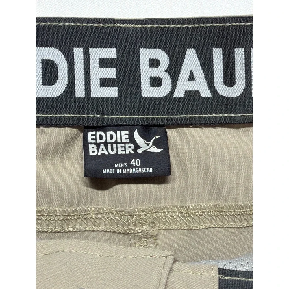 Eddie Bauer Shorts Mens 40 Khaki Cargo‎ Pockets Logo Hiking Outdoor Casual Wear